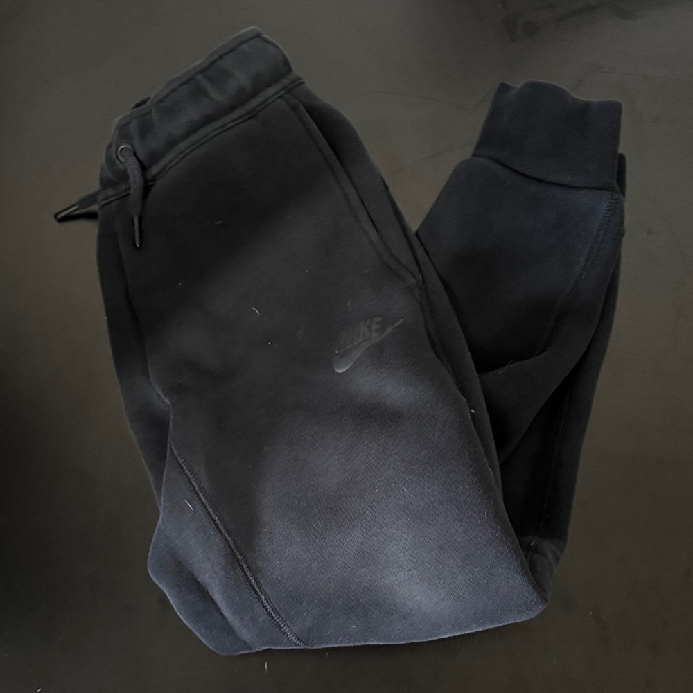 Nike Black Joggers with Elastic Cuffs and Tapered Fit